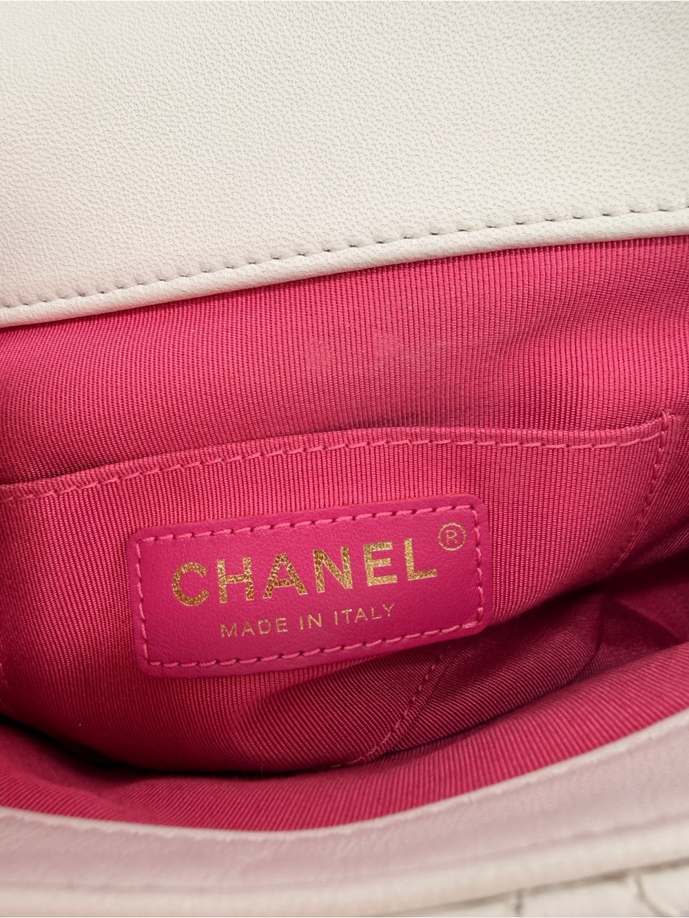 CHANEL MINI LAMBSKIN IN THE LOOP SHOULDER BAG WHITE - Picture 12 of 15